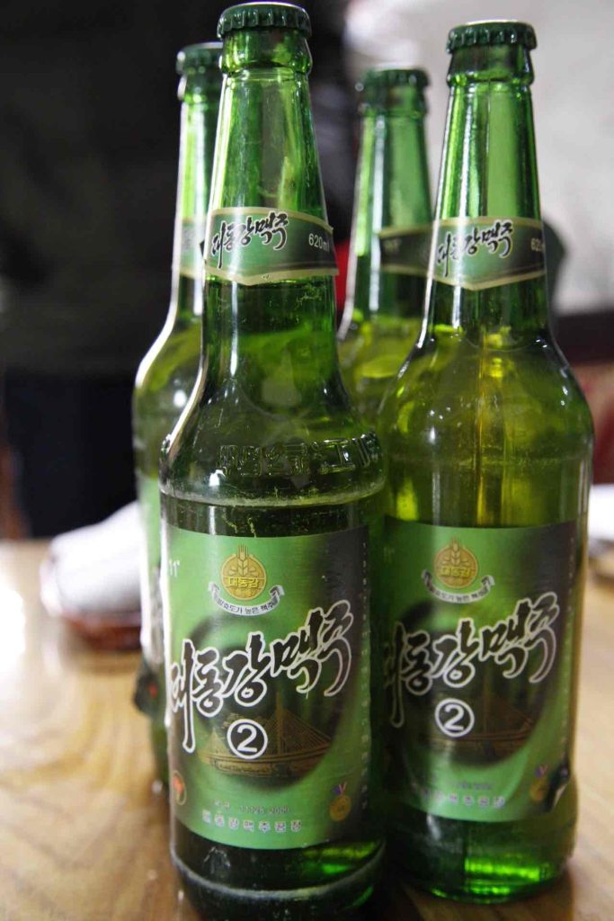 不同啤酒瓶上的文字并不相同